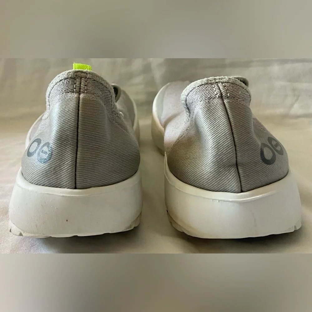 OOFOS OOmg eeZee Low Women's Comfort Sneakers Shoes White Size 8